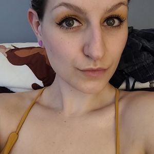 Meet your Posher, Caity